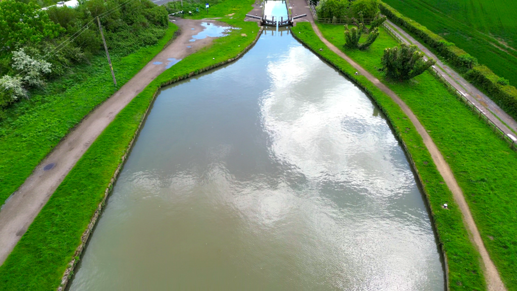 An image of a canal.