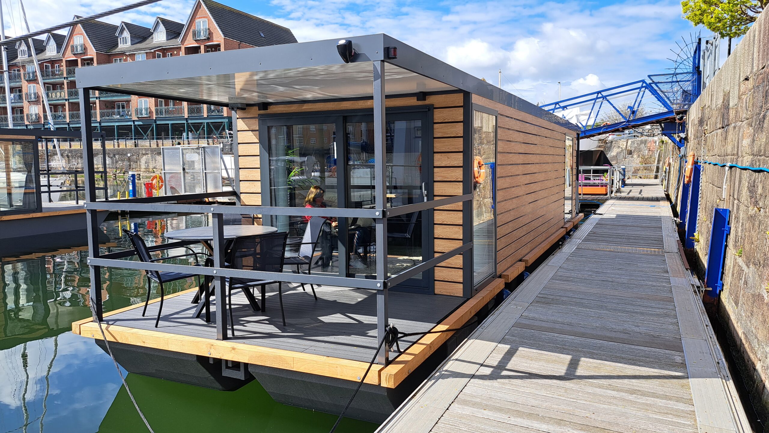 40 x 10ft – Houseboat