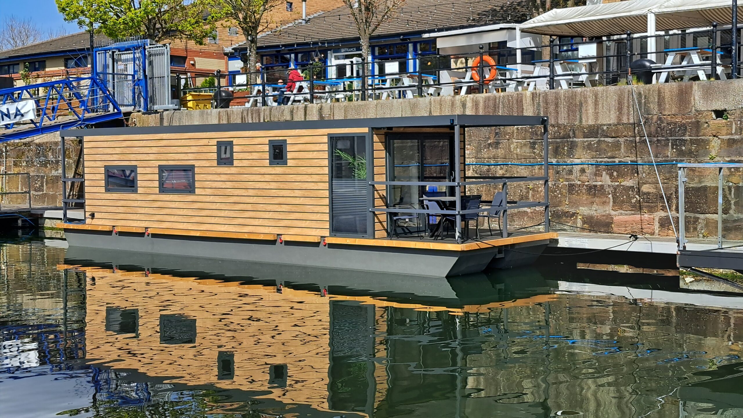 40 x 10ft – Houseboat