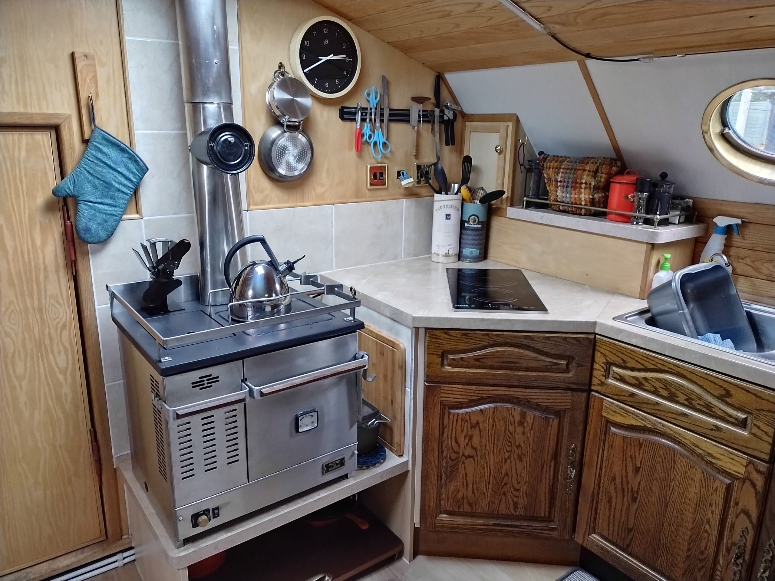 Leeds Liverpool Short Boat style – modern built to 83% full size – XR&D shell (2010)